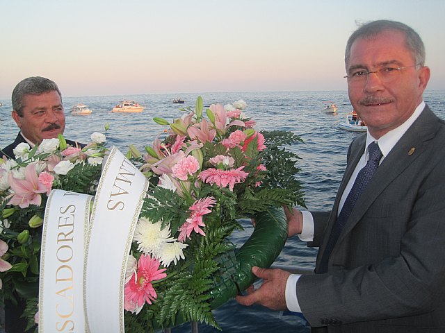 Varios cientos de personas acompañan a la Virgen del Carmen durante la Procesión Marinera de Águilas - 2, Foto 2