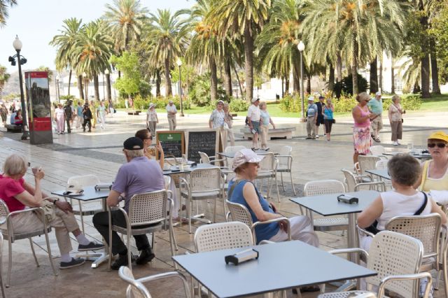 Más de 800 turistas británicos llegan al puerto a bordo del Boudicca - 2, Foto 2