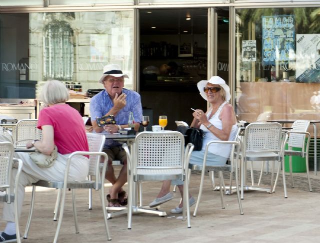 Más de 800 turistas británicos llegan al puerto a bordo del Boudicca - 4, Foto 4