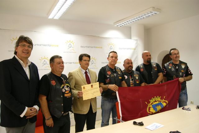 El alcalde recibe ayudas solidarias de los ayuntamientos de Pliego y Cúllar de Baza, y de la universidad de Alicante - 1, Foto 1