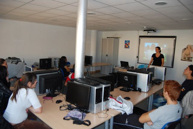 Radio ECCA Fundación inserta laboralmente a cinco alumnos de sus cursos de cualificación profesional - 1, Foto 1