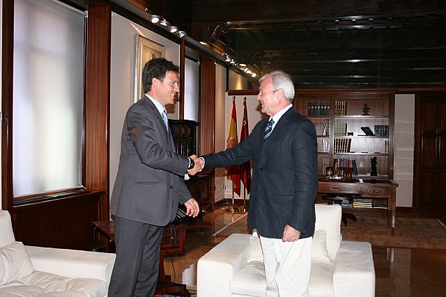 El presidente de la Comunidad recibe al alcalde de Alhama de Murcia - 1, Foto 1