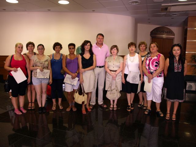 El Alcalde de Ceutí entrega diplomas de Estilista - 1, Foto 1