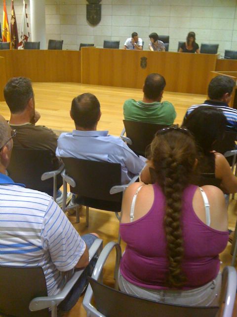 La alcaldesa se reúne con los comerciantes para recoger sus necesidades - 1, Foto 1