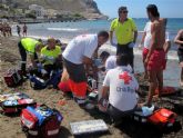 Socorristas Acuticos de Cruz Roja adscritos al Plan Copla 2011 del Ayuntamiento de guilas reaniman una Parada Cardio Respiratoria en la Playa de Calabardina