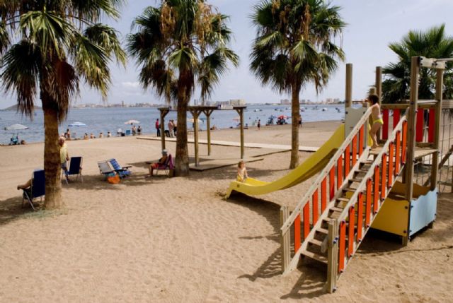 Ayuntamiento y Cruz Roja impulsan dos nuevos puntos de baño adaptado en las playas - 1, Foto 1