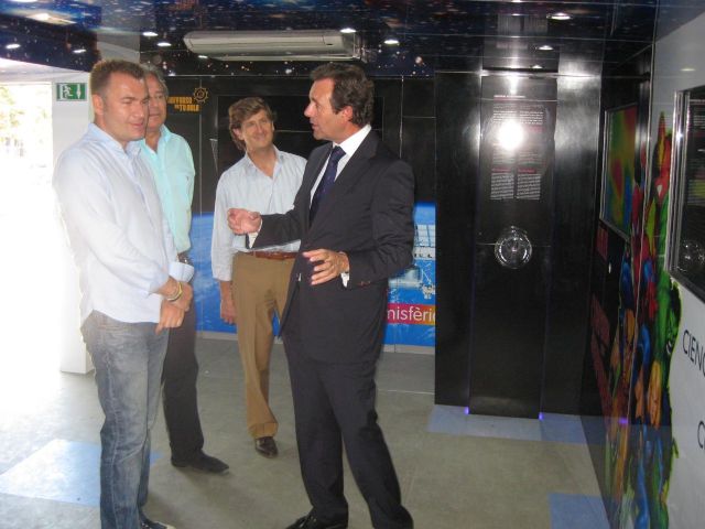 Miguel Cascales comprueba los atractivos de la Ciudad de las Artes y las Ciencias de Valencia - 2, Foto 2