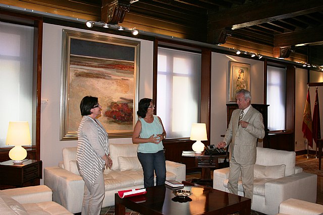 Valcárcel, recibe a la presidenta de la Federación Murciana de Asociaciones de Amas de Casa, Consumidores y Usuarios, Thader-Consumo - 2, Foto 2