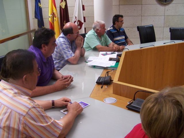 The mayor informed the board plans Cebag adjustment and economic restructuring, the projected payments to suppliers, Foto 4