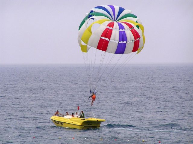 El T-La propone un vuelo en paracaídas por el Mar Menor - 1, Foto 1