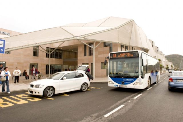 Los autobuses al nuevo hospital dejarán hoy a los usuarios en los accesos al parking - 1, Foto 1