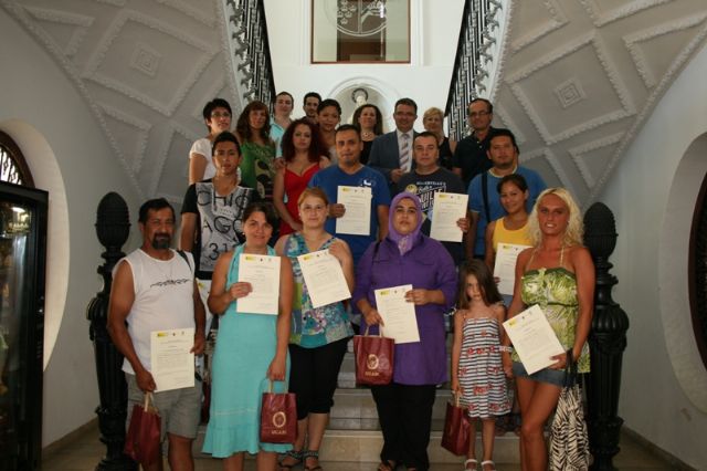 El Director General de Inmigración hace entrega en Santomera de los certificados del curso de manipulador de alimentos - 1, Foto 1