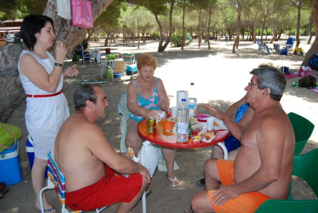 Autoridades municipales visitan a las personas mayores que participan en el programa de viajes ¡Vente a la playa! - 2, Foto 2