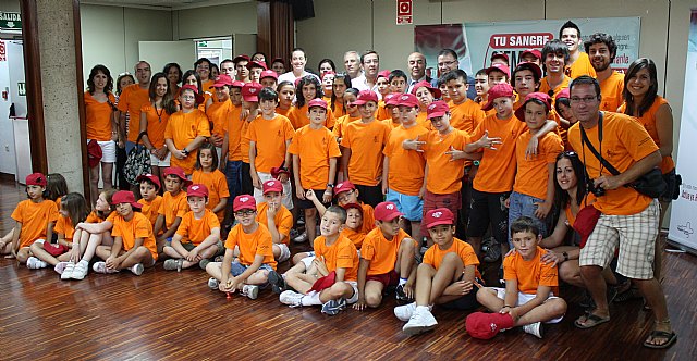 Los 50 niños participantes en las XXII Jornadas Nacionales de Formación en Hemofilia visitan el Centro Regional de Hemodonación, Foto 2