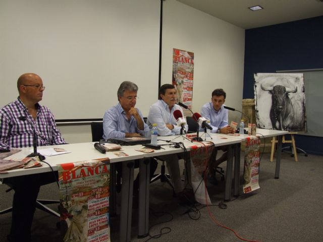 Una obra de Nicolás de Maya anuncia el Encierro de Blanca, declarado de Interés Turístico Regional - 1, Foto 1