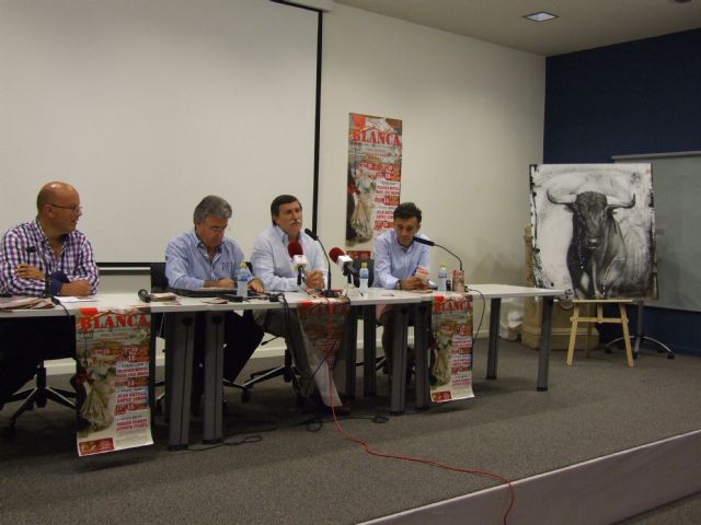 Una obra de Nicolás de Maya anuncia el Encierro de Blanca, declarado de Interés Turístico Regional - 2, Foto 2