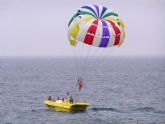 El T-La propone un vuelo en paracaídas por el Mar Menor