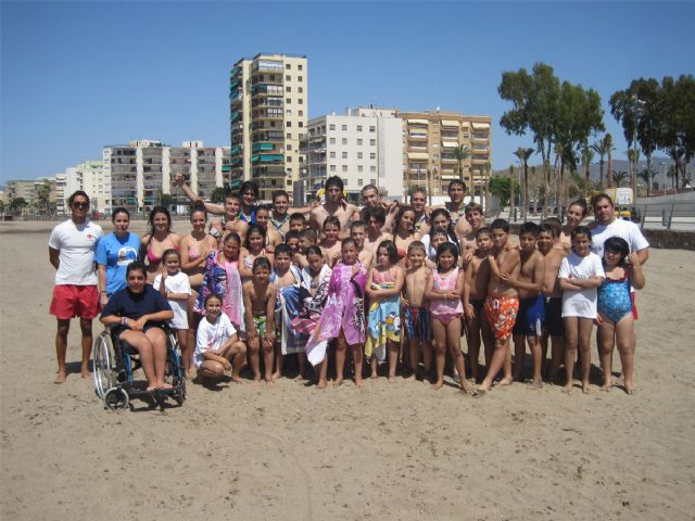 La Escuela de Verano de Cruz Roja de Lorca se traslada por un día a Águilas - 1, Foto 1