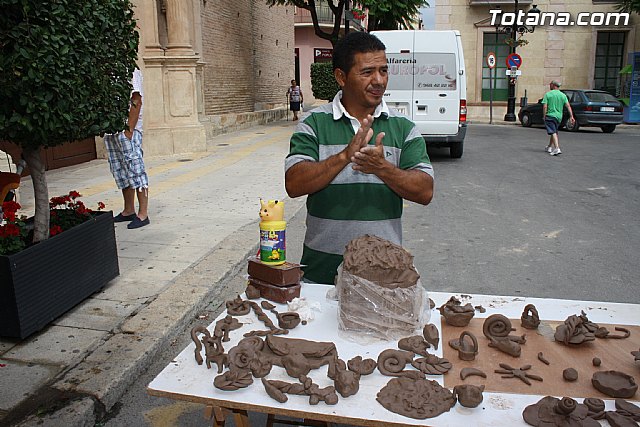Los ms pequeños conocen de cerca el trabajo del alfarero gracias a las actividades que han integrado el programa de las 