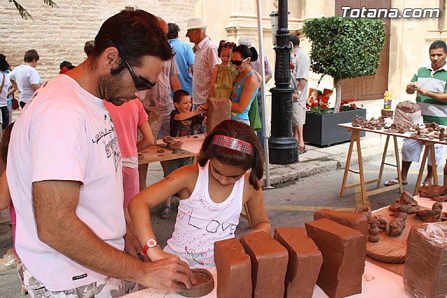 Los ms pequeños conocen de cerca el trabajo del alfarero gracias a las actividades que han integrado el programa de las 