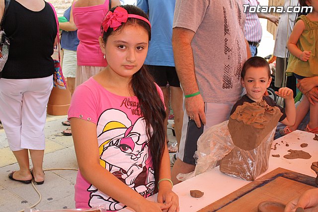 Los ms pequeños conocen de cerca el trabajo del alfarero gracias a las actividades que han integrado el programa de las 
