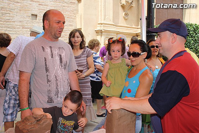 Los ms pequeños conocen de cerca el trabajo del alfarero gracias a las actividades que han integrado el programa de las 