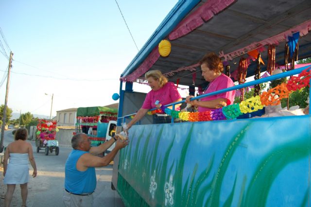 Las carrozas llevan la jarana a las fiestas de La Loma torreña - 1, Foto 1