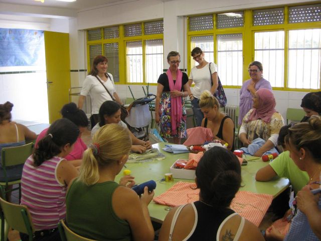 El programa de apoyo a la formación y promoción de personas en situación de dificultad social celebra su escuela de verano - 1, Foto 1