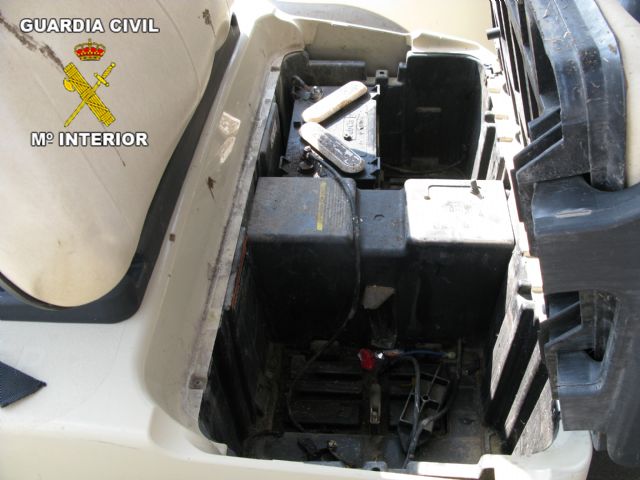 La Guardia Civil detiene al responsable del robo de 55 baterías de vehículos de campo de golf de La Roda - 3, Foto 3