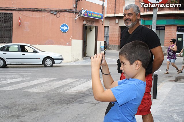 El arte urbano, la msica y la fotografa transforman la calle Santiago en el foco de diversin juvenil de las fiestas de Santiago - 6
