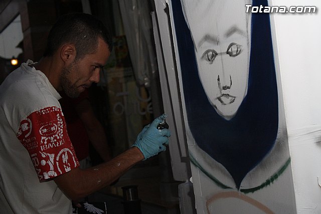 El arte urbano, la msica y la fotografa transforman la calle Santiago en el foco de diversin juvenil de las fiestas de Santiago - 21