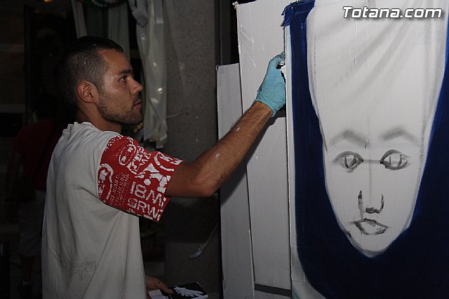El arte urbano, la msica y la fotografa transforman la calle Santiago en el foco de diversin juvenil de las fiestas de Santiago - 22