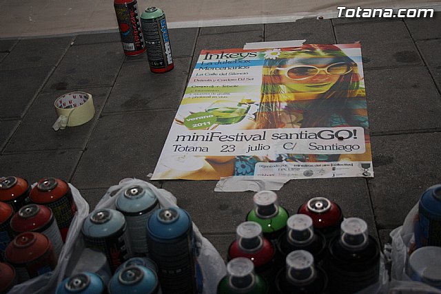 El arte urbano, la msica y la fotografa transforman la calle Santiago en el foco de diversin juvenil de las fiestas de Santiago - 28