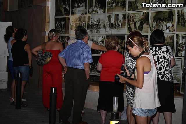 El arte urbano, la msica y la fotografa transforman la calle Santiago en el foco de diversin juvenil de las fiestas de Santiago - 31