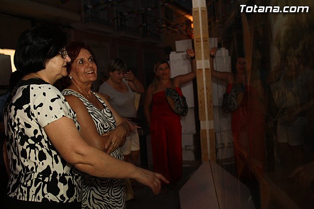 El arte urbano, la msica y la fotografa transforman la calle Santiago en el foco de diversin juvenil de las fiestas de Santiago - 33