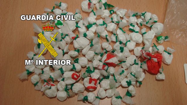 Detenidas dos personas en Jumilla que transportaban medio kilo de cocaína en un turismo - 1, Foto 1