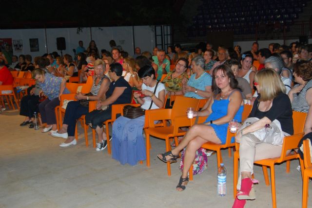 Más de 200 personas asistieron anoche a la obra de teatro Anfitrión, en el auditorio Marcos Ortiz, Foto 1