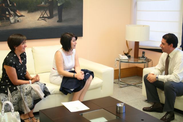 El consejero de Obras Públicas reitera a la alcaldesa que la Comunidad Autónoma impulsará el Plan General de Ordenación Urbana, Foto 1