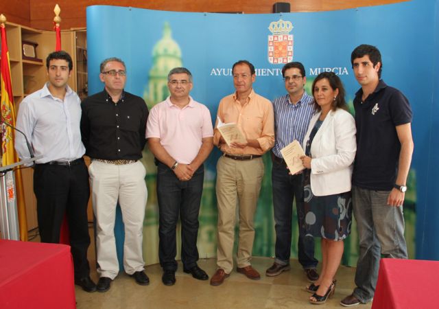 La UCAM publica el libro `Claves para gestionar la Comunicación Política Local´ - 1, Foto 1