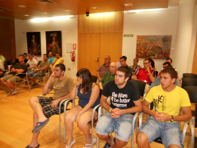 La alcaldesa y el concejal de Deportes se reúnen con los clubes deportivos - 1, Foto 1