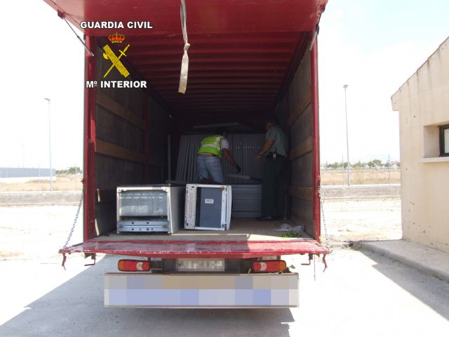 Halladas 54 placas solares robadas gracias a un servicio coordinado de Guardia Civil y Policía Local de Torre Pacheco - 2, Foto 2