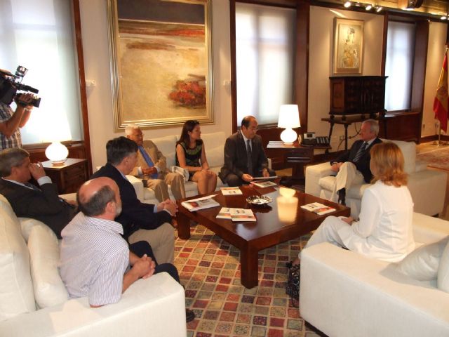 Valcárcel recibe a una representación de ASSIDO en su 30 aniversario - 2, Foto 2