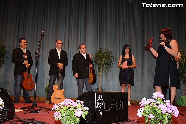 D’Genes felicita a la peña “El Gallo Colorao” - 1, Foto 1