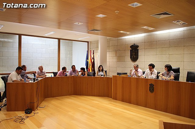 El Pleno aprueba la reducción del 50 por ciento de las tasas de las terrazas como medida para ayudar a los hosteleros - 1, Foto 1