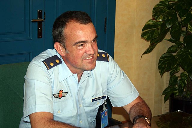 El teniente coronel jefe del Escuadrón de Zapadores Paracaidistas del Ejército del Aire se despide del alcalde - 3, Foto 3