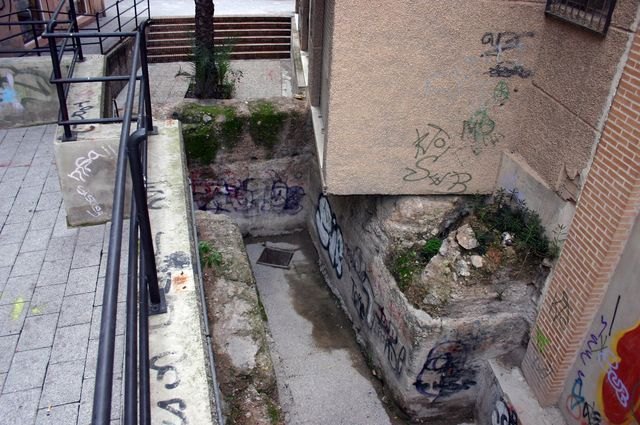 El Grupo Socialista exige la limpieza inmediata y puesta en valor de la muralla islámica de San Antolín - 2, Foto 2