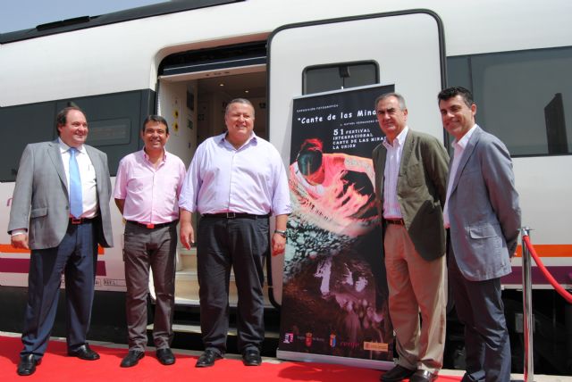 Renfe presenta la exposición de fotografía Cante de las Minas en el interior de varios trenes de Media Distancia que unen la Región de Murcia con la Comunidad Valenciana - 1, Foto 1