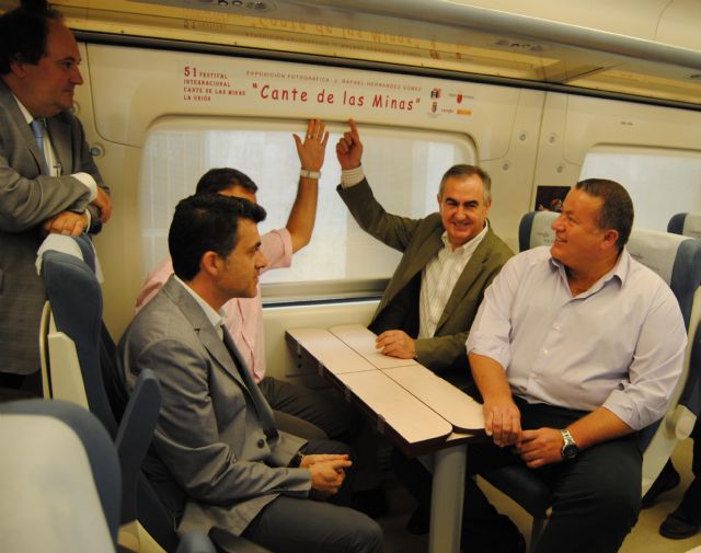 Renfe presenta la exposición de fotografía Cante de las Minas en el interior de varios trenes de Media Distancia que unen la Región de Murcia con la Comunidad Valenciana - 2, Foto 2