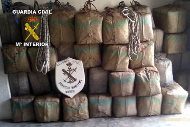 El SIVE  de la Guardia Civil frustra un alijo de 2400 kilos de hachís a través de la costa murciana - 1, Foto 1