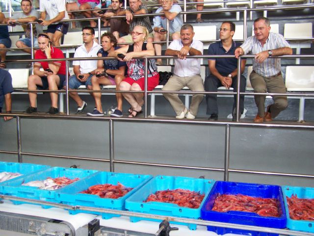 El alcalde y el patrón mayor analizan la situación actual del sector pesquero en Águilas - 1, Foto 1